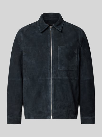 Produktfoto, donkerblauwe heren leren jas van echt leer met platte kraag, ritssluiting, borstzak, regular fit, model 'JERSON' van Drykorn
