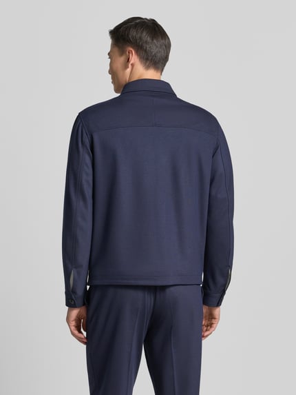 Mannelijk model draagt Blouson met tweewegritssluiting model 'BARNABY' van Tiger Of Sweden, viscosemix, straight fit, rugaanzicht.