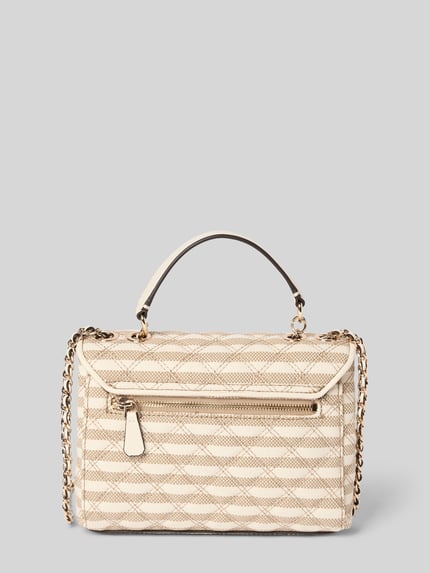 Produktfoto, Handtasche mit Label-Applikation Modell 'GIULLY II' von Guess, materiał-mix z dodatkiem wiskozy, główna komora z klapką i magnetycznym zapięciem, Szerokość w rozmiarze 1: 24 cm, długość 16 cm, głębokość 7 cm, długość paska na ramię 116 cm, beżowa faktura, złote dodatki
