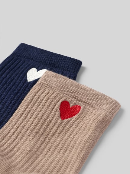 Produktfoto, Socken aus Baumwoll-Mix im 2er-Pack von Jake*s Casual in Dunkelblau und Beige mit Herz-Motiv, grob gerippte Textur