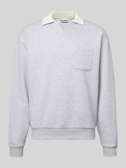 Produktfoto, Sweatshirt mit Kontrastkragen und Brusttasche mit Logo-Bestickung von REVIEW, Materiaalmix met katoen, regular fit, grijs, borstzak links, contrastkraag, geborduurd logo, ruglengte maat M 71 cm, mouwlengte maat M 63 cm