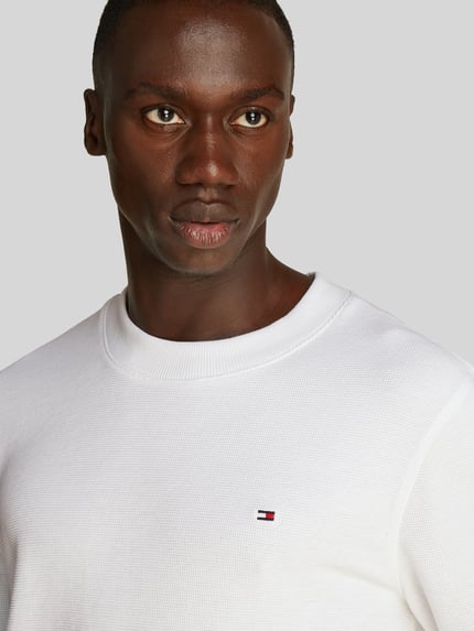 Tommy Hilfiger bluzka z długim rękawem o kroju regular fit z subtelnym detalem z logo Biały 2