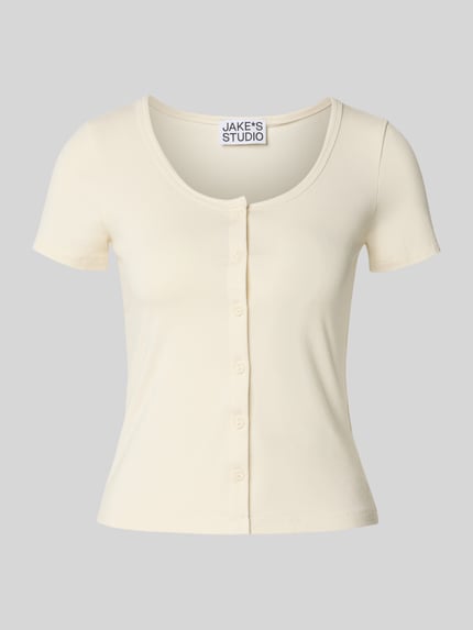 Produktfoto, Slim Fit T-Shirt mit durchgängiger Knopfleiste von Jake*s aus elastischem Baumwoll-Modal-Mix in Creme, Rundhalsausschnitt, Rückenlänge 49 cm bei Größe S.