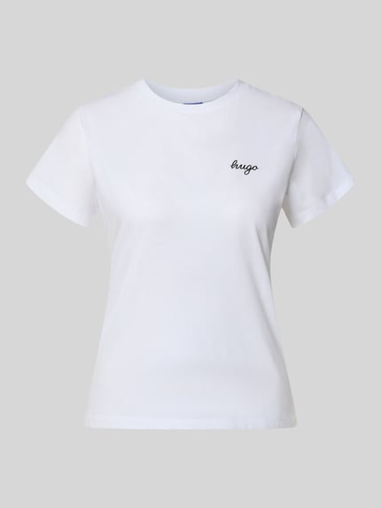 Produktfoto, białe tło, biała gładka tkanina, czarny haftowany napis, Regular Fit T-Shirt aus reiner Baumwolle Modell 'Damatee_B' od HUGO, Damski t-shirt HUGO Blue