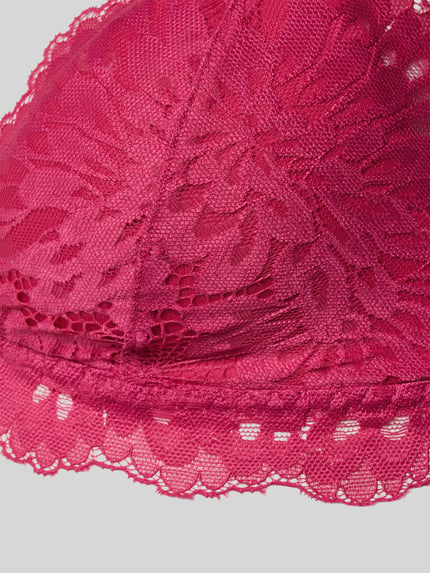Produktfoto, BH aus Spitze Modell 'Skin Lime' von Neo Noir in Pink, feine florale Muster, Stretch-Anteil, Detailaufnahme.