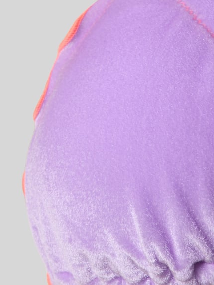 Productfoto, Bikini-Set met stretch-aandeel model 'CIROLUMA' van Banana Moon, lila stof, lichte glans, oranje accenten, close-up textuur