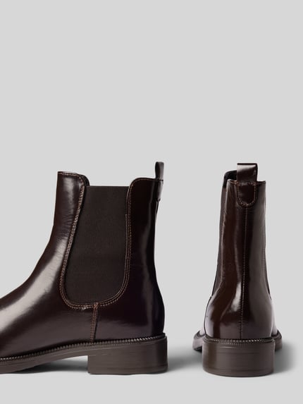 Produktfoto, braune Chelseas aus echtem Rindsleder von Tamaris, glatte Oberfläche, Kontrastnähte, Damen Chelseas von Tamaris