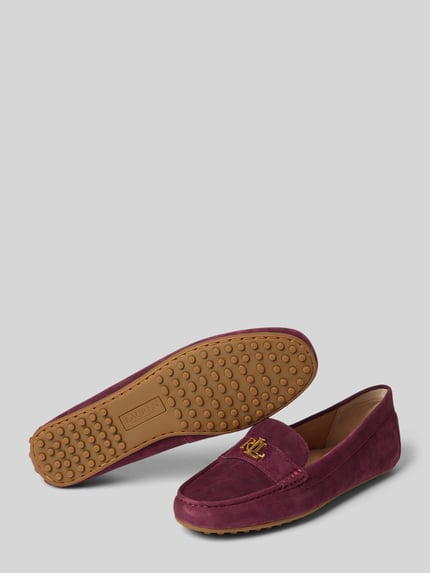 Produktfoto, Mokassins aus echtem Schafleder Modell 'BARNSBURY' von Lauren Ralph Lauren, Damen Slipper, weinrote Farbe, strukturierte Gummisohle, goldfarbenes Logo, glatte samtartige Textur