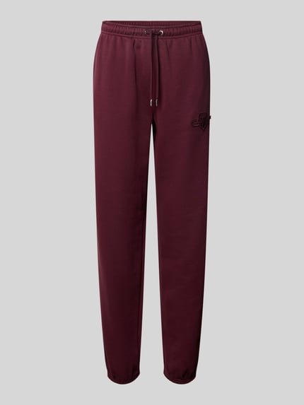 GANT Spodnie dresowe o kroju slim fit z naszywką z logo model ‘Tonal’ Bordowy 2