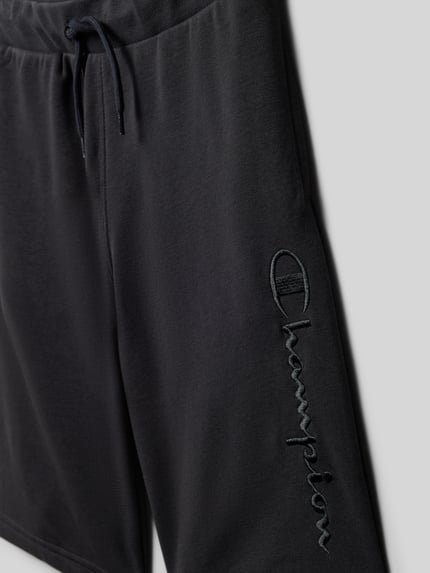 Produktfoto, Sweatshorts mit Label-Stitching und elastischem Bund von CHAMPION, Baumwoll-Mix in Schwarz, relaxed Fit, Textur weich.