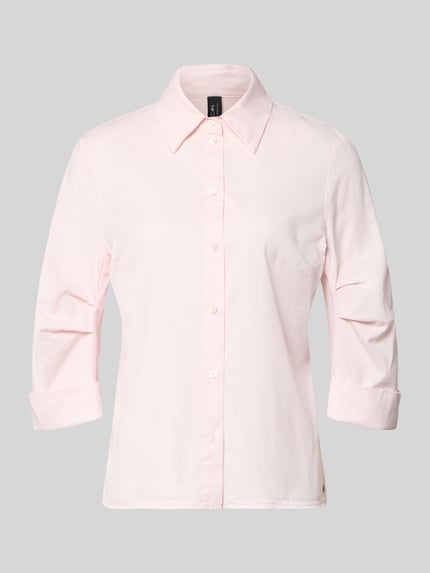 Produktfoto, Hemdbluse mit 3/4-Arm mit Aufschlag von Marc Cain in zartem Rosa, Baumwoll-Viskose-Mix, gerader Schnitt, weiße Knopfleiste.
