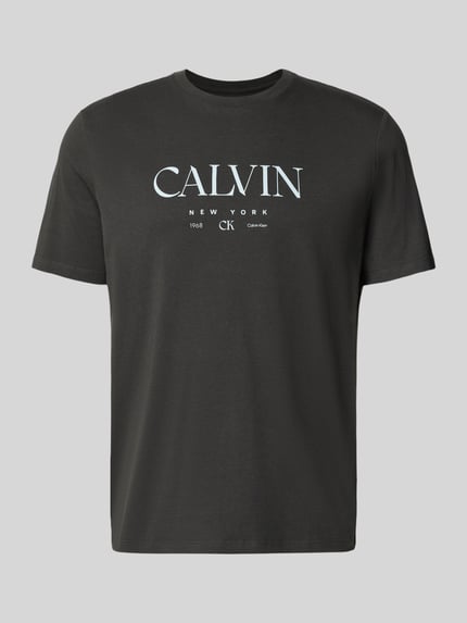 Produktfoto, T-Shirt mit Label-Print und Rundhalsausschnitt von CK Calvin Klein aus reiner Baumwolle in Schwarz, Regular-Fit, glatte Textur