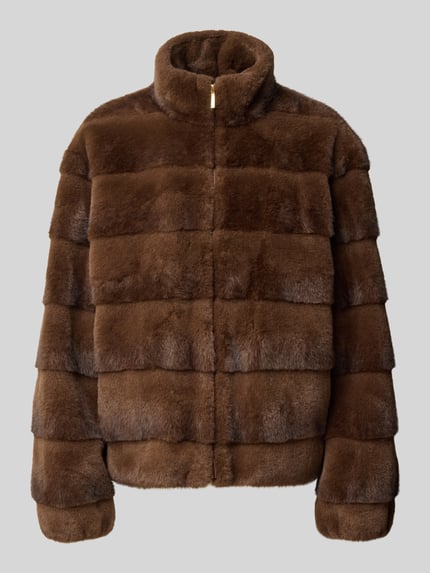 Produktfoto, Regular Fit Jacke aus Kunstfell mit Stehkragen und Reißverschluss von PETITE M., braun, Steppnähte, weiche Textur