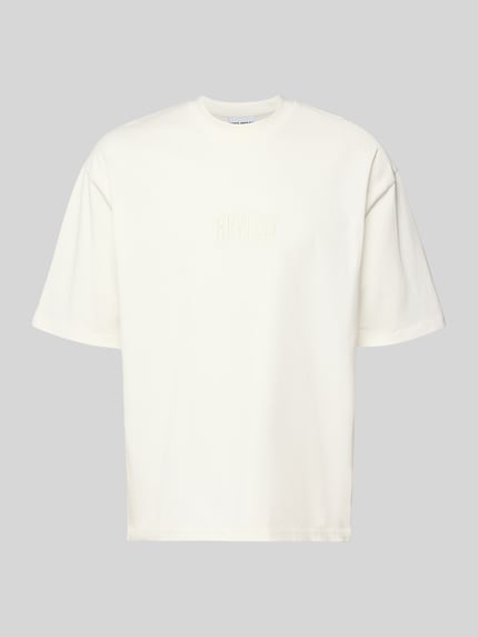 Produktfoto, T-Shirt mit Label-Stitching und Rundhalsausschnitt von REVIEW, reine Baumwolle, Relaxed Fit, cremefarben, glatte Textur