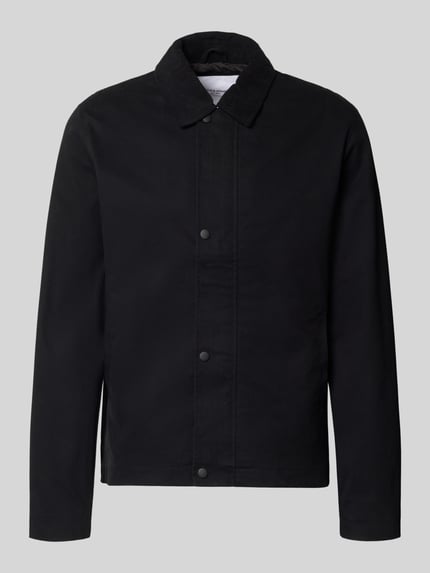 Produktfoto, Jacke mit Umlegekragen Modell 'GRAHAM' von Jack & Jones in zwart, regular fit, knoopsluiting, maat M: ruglengte 67 cm, schouderbreedte 40 cm, borstwijdte 58 cm, mouwlengte 73 cm, glad oppervlak, rechte lijnen, eenvoudige structuur