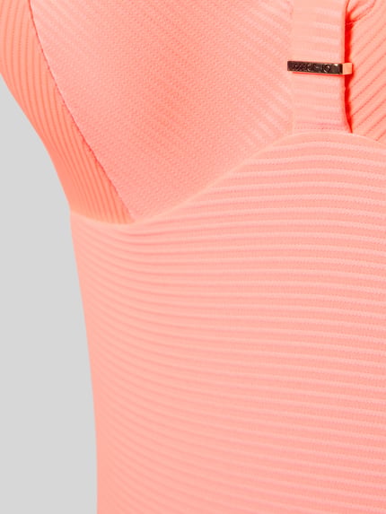 Frauenmodel trägt Body mit verstellbaren Trägern von Marie Jo, Material-Mix mit Stretch-Anteil, Herz-Ausschnitt, Nahaufnahme Oberkörper.