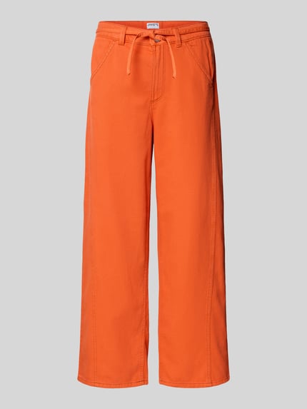 Produktfoto, Jeans mit Bindegürtel von Jake*s Casual, orange, Wide-Fit, Reine Baumwolle, Eingrifftaschen, sichtbare Struktur, glatte Textur.