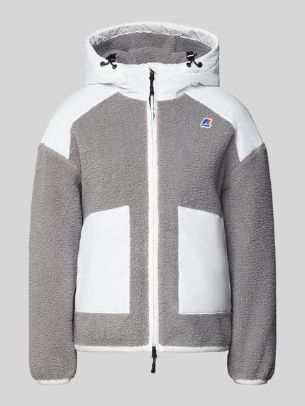 Produktfoto, Fleecejacke mit Label-Detail und Zweiwege-Reißverschluss von K-WAY in Grau und Weiß, weiche Struktur, Kontrastflächen, Regular Fit, Kapuze mit Tunnelzug