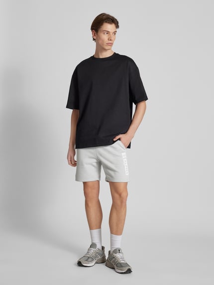 Alpha Industries Szorty z dzianiny dresowej o kroju regular fit z nadrukiem z logo Jasnoszary 1