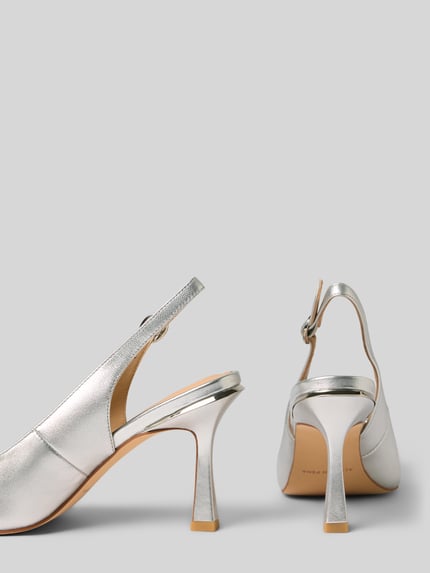 Productfoto, Pumps aus echtem Leder mit Ziersteinbesatz van ALMA EN PENA in zilverkleur, spitse fit, open hiel, hakhoogte 10 cm, schachthoogte 7 cm, schachtwijdte 5 cm, glad leer, strakke lijnen, glanzende textuur