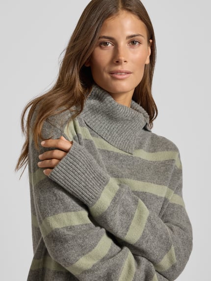 Christian Berg Woman Regular Fit Strickpullover aus reiner Wolle Mittelgrau Melange 3