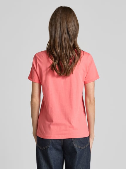 Vrouwenmodel draagt Regular Fit T-shirt uit puur katoen van Tom Tailor, look: effen, statementprint, ronde hals, korte mouw, jersey, Ganzkörperansicht Rückansicht.