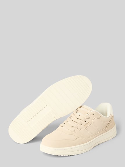 Productfoto, heren sneakers met afgeronde punt, vetersluiting, model 'ATH', labeldetails, hakhoogte maat 44: 5 cm, schachthoogte 7 cm, schachtbreedte 7 cm, Sneaker mit Schnürung und Label-Details Modell 'ATH' van Bruno Banani, beige kleur, gladde structuur, rubberen zool