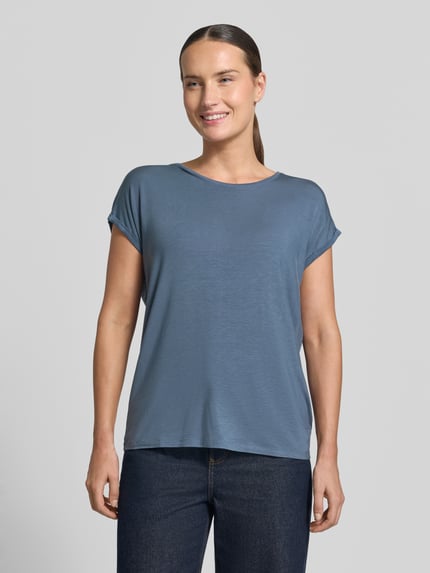 Vrouwenmodel draagt Regular Fit t-shirt uit lyocell-mix model 'AVA' van VERO MODA, Dames t-shirt, blauw, glad oppervlak, volledig beeld van voren