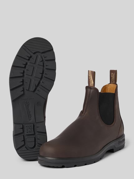 Produktfoto, Boots aus Leder mit elastischen Einsätzen von Blundstone, braune natürliche skóra, zaokrąglony czubek, Zakładana przez głowę, wstawki elastyczne, detal z logo, wysokość obcasa 3 cm w rozmiarze 44, wysokość cholewki 15 cm w rozmiarze 44, szerokość cholewki 10 cm w rozmiarze 44