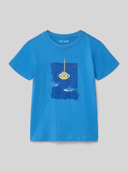 Produktfoto, T-Shirt mit Motiv-Print und Rundhalsausschnitt von Blue Seven in Blau, Hai- und U-Boot-Print, reine Baumwolle, Regular Fit, Rückenlänge 42 cm bei Größe 116