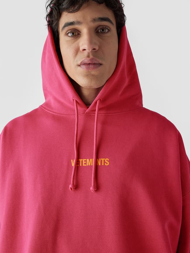 VETEMENTS Oversized Hoodie mit Label-Print (pink) online kaufen