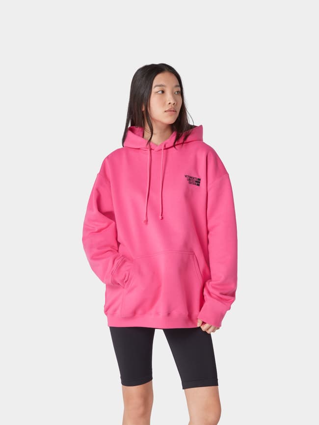 VETEMENTS Hoodie mit Logo-Applikation (pink) online kaufen