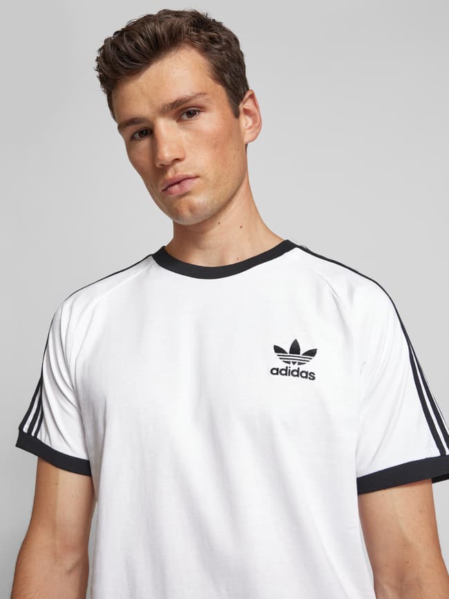 adidas Originals T Shirt mit Label Stitching Modell 3 STRIPES weiss online kaufen