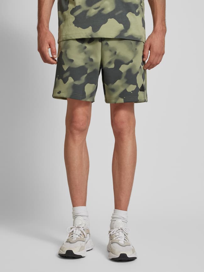 ADIDAS SPORTSWEAR Regular Fit Sweatshorts mit Label-Detail (oliv 