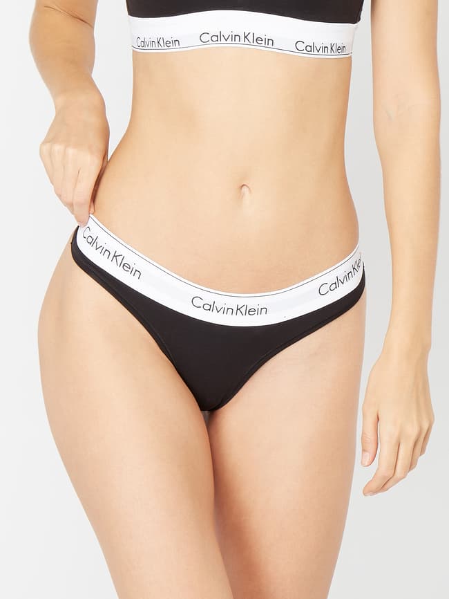 Kup online Calvin Klein Underwear Stringi z paskiem z logo (czarny)