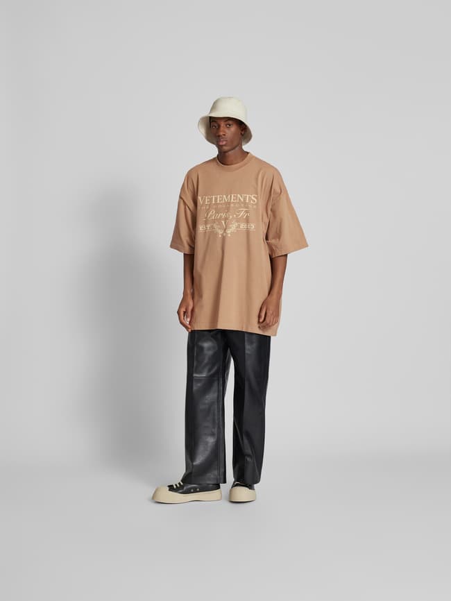 VETEMENTS Oversized T-Shirt mit Label-Print (hellbraun) online kaufen