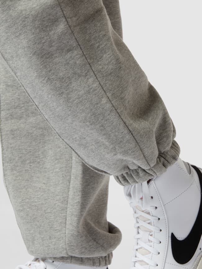 Nike Sweatpants aus Baumwollmischung (hellgrau) online kaufen