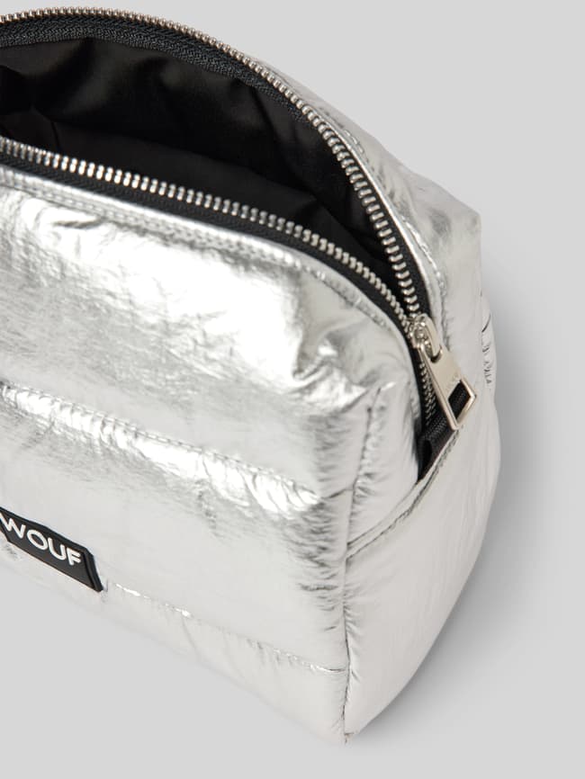 WOUF Kosmetiktasche mit Label-Patch Modell 'Silver Glossy' (silber