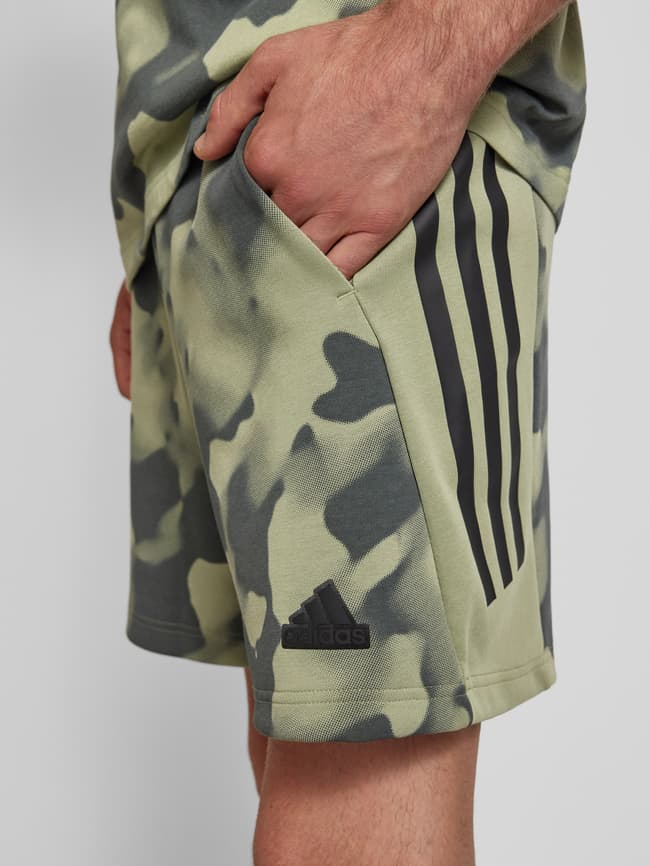 ADIDAS SPORTSWEAR Regular Fit Sweatshorts mit Label-Detail (oliv  