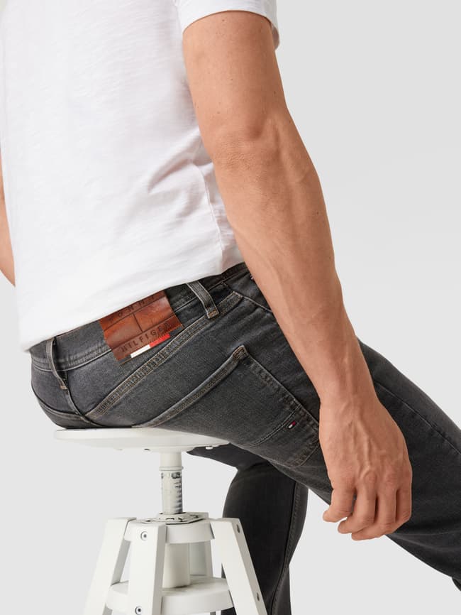 Tommy Hilfiger Slim Tapered Fit Jeans im 5-Pocket-Design 
