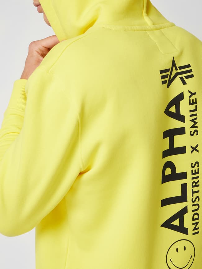 Alpha Industries mit überschnittenen Schultern - Alpha Industries-Smiley® x P&C – Exklusiv bei online kaufen
