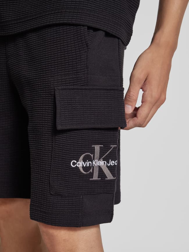 Calvin Klein Jeans Sweatshorts mit Label-Stitching (black) online 