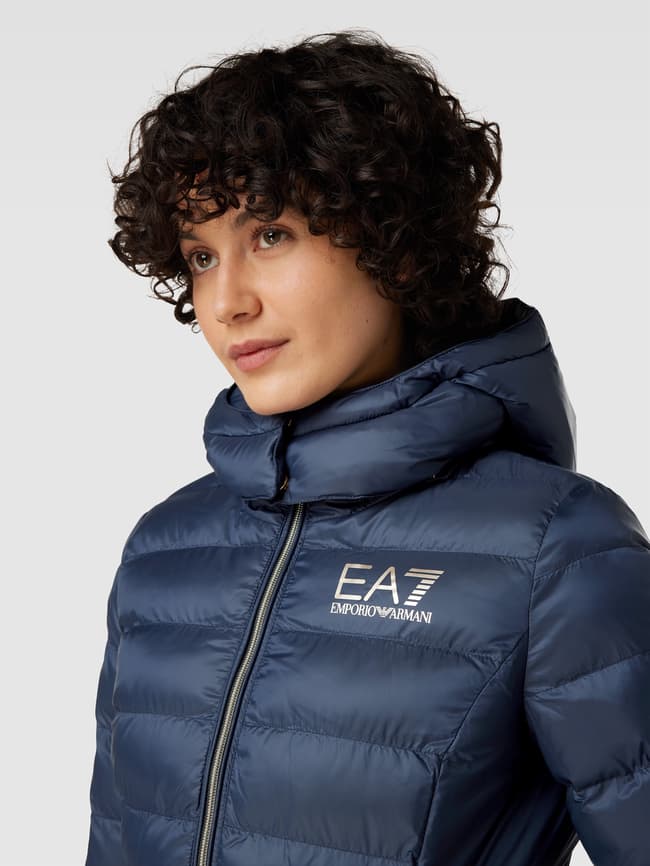 EA7 Emporio Armani Steppmantel mit Zweiwege-Reißverschluss Modell