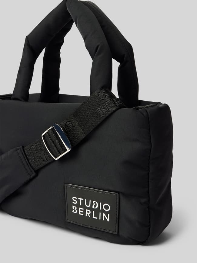 STUDIO BERLIN Handtasche mit Label-Badge Modell 'MITTE' (black