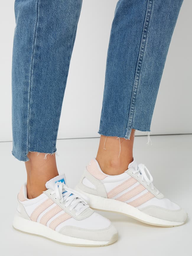 Adidas originals – i-5923 – outlet sneaker in weiß und rosa