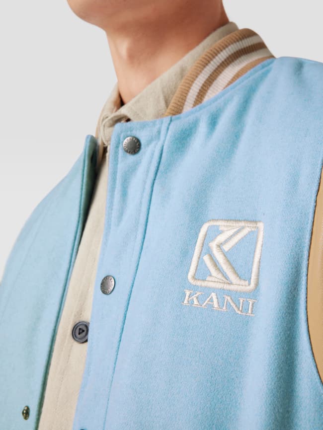 Karl Kani – College-Jacke mit gespleißtem Retro-Design und Paisleymuster in  Blau und Beige