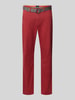 MCNEAL Slim Fit Chino mit Gürtel Rot