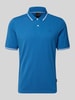 bugatti Slim Fit Poloshirt mit Label-Stitching Jeansblau