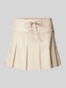 Guess Spódnica mini z imitacji skóry model ‘EMERY PLEATED SKIRT’ Złamany biały