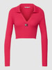 Tommy Jeans Crop Top in Strick-Optik Modell 'BADGE' Pink